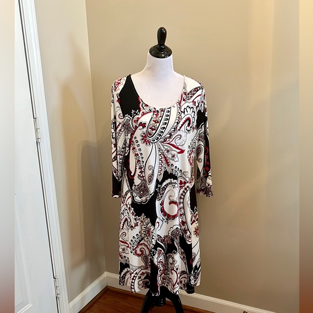 Chico’s black/white/tan/red paisley dress Size 2